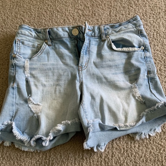 refuge Pants - Refuge distressed shorts SZ 8